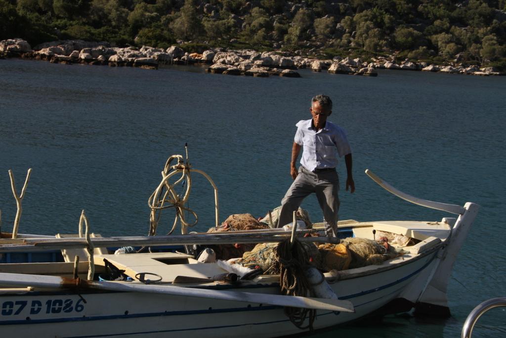 Delivery of food and water in Aperlai - Turkey Lycian Coast Rally © Maggie Joyce